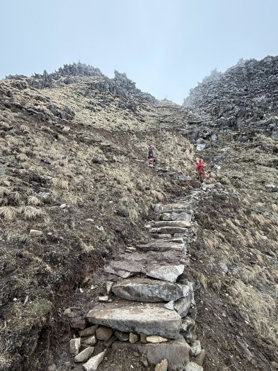  श्रमदानबाट कठिन भूगोल छिचोल्दै पदमार्ग निर्माण 